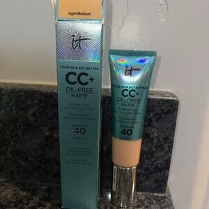 It cosmetics light medium cc+ foundation